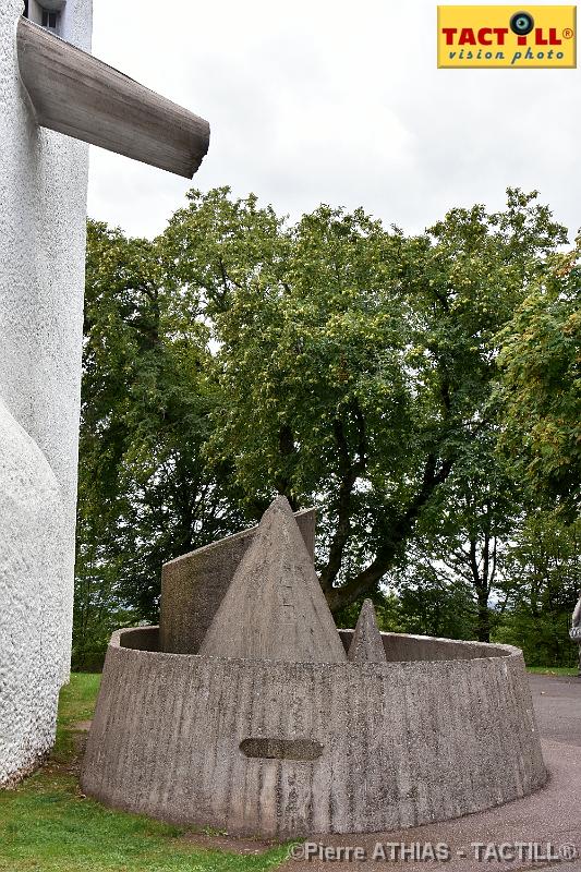 chapelle_ronchamp_20150906_D72_1133.JPG - Chapelle Notre-Dame-du-Haut1955, colline de BourlémontLe CorbusierRonchamp, Haute-Saône6 Septembre 2015